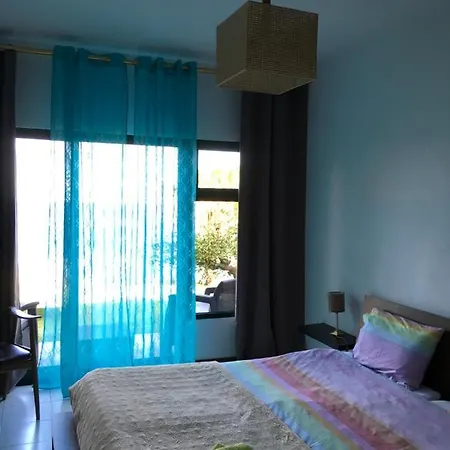 Apartment To Sea