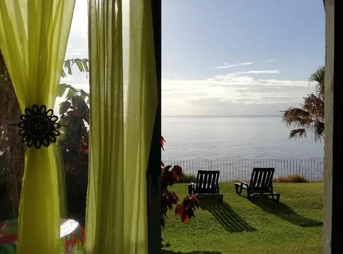 To Sea * Santa Cruz (Madeira)